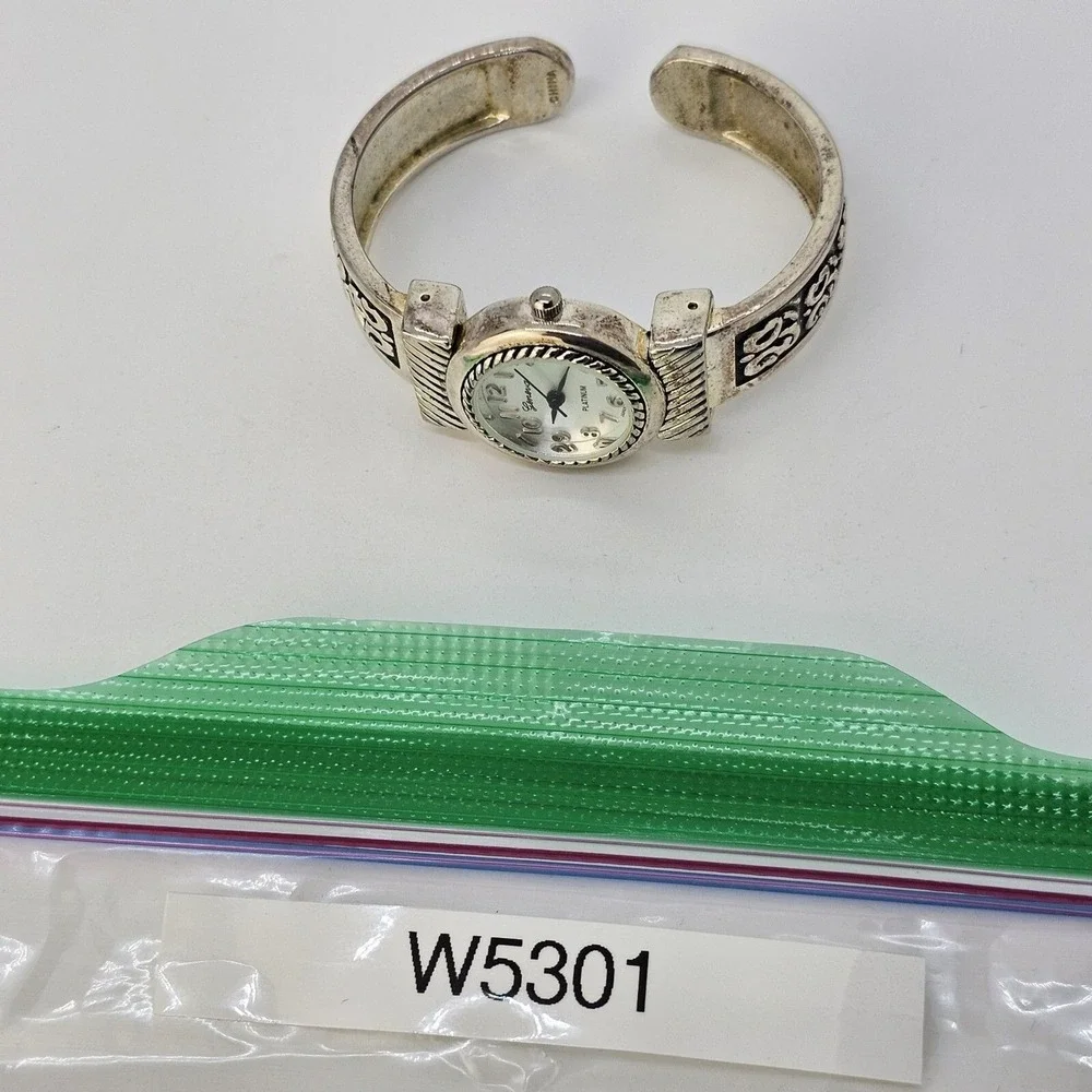 Women's Cuff Bracelet Watch 24MM Gray Dial Black Gray‎ Bracelet 5.5